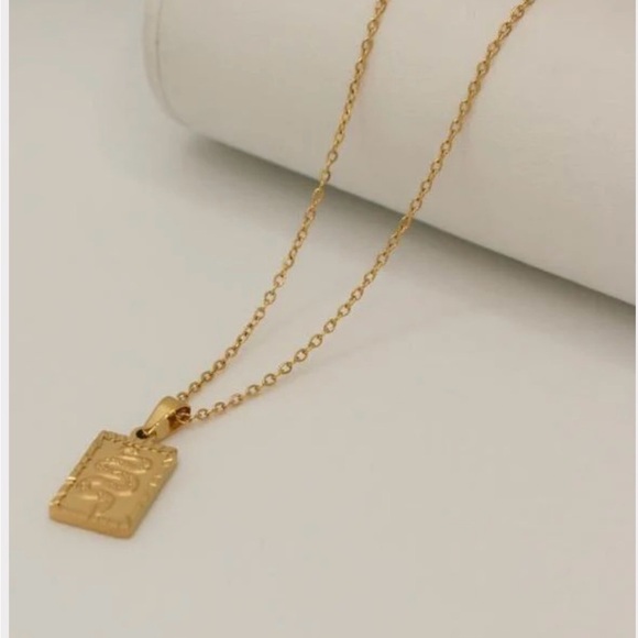 Elegant Gold Pendant Necklace - Picture 1 of 4